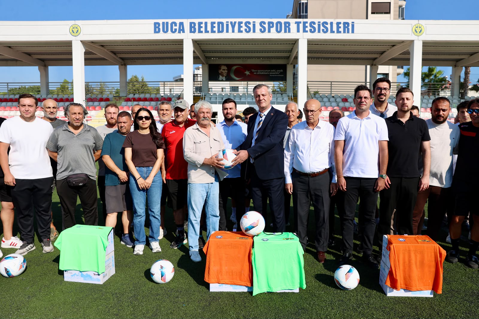 Buca’da amatör futbol kulüplerine destek