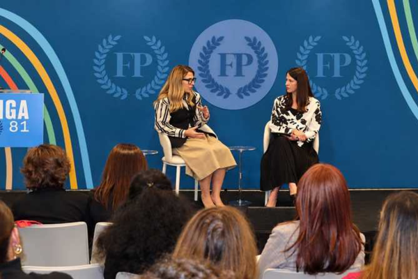 Bulgaristan Dışişleri Bakanı Petrova: Avrupa'nın güven inşa eden liderliğe ihtiyacı var Bulgaristan Dışişleri Bakanı Petrova: Avrupa'nın güven inşa eden liderliğe ihtiyacı var