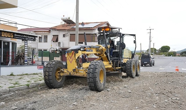 Burhaniye'de Fen İşleri Ekipleri Sahada Çalışmalarını Sürdürüyor