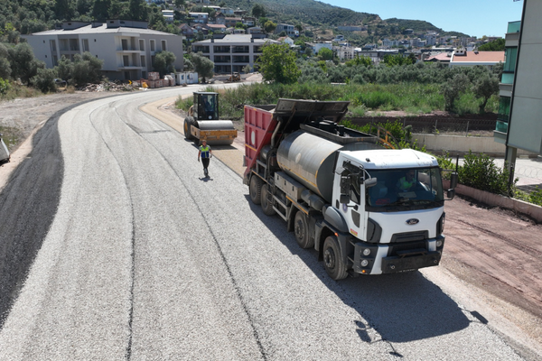 Bursa Büyükşehir Belediyesi'nden Kurşunlu'da yol genişletme ve asfalt çalışması