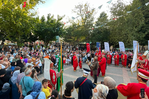 Bursa’da fetih ruhu mehter konserleriyle yaşatılıyor
Bursa’da fetih ruhu mehter konserleriyle yaşatılıyor