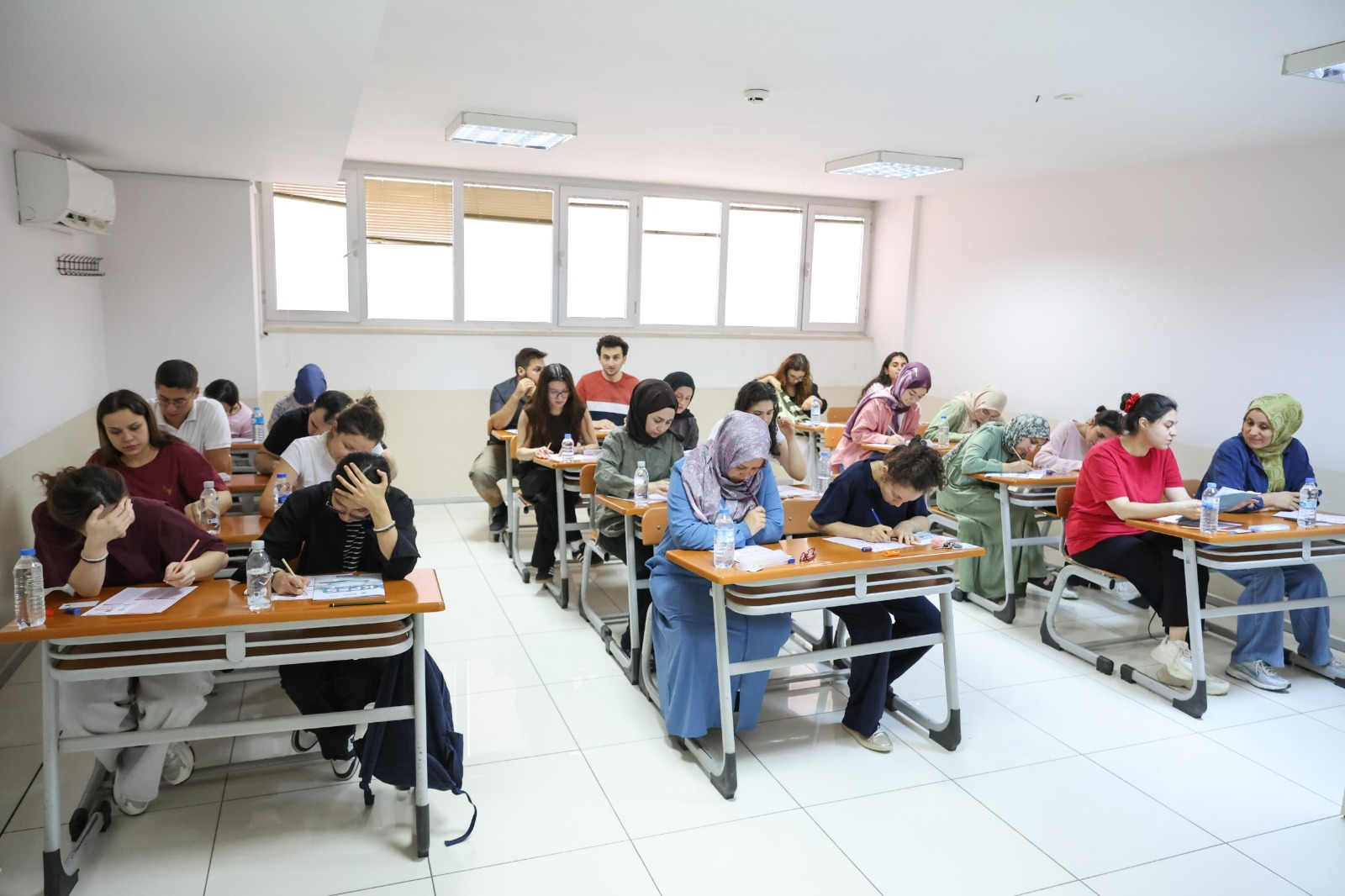 Bursa'da memur adaylarına KPSS provası: Yaklaşık 2 bin 500 aday katıldı