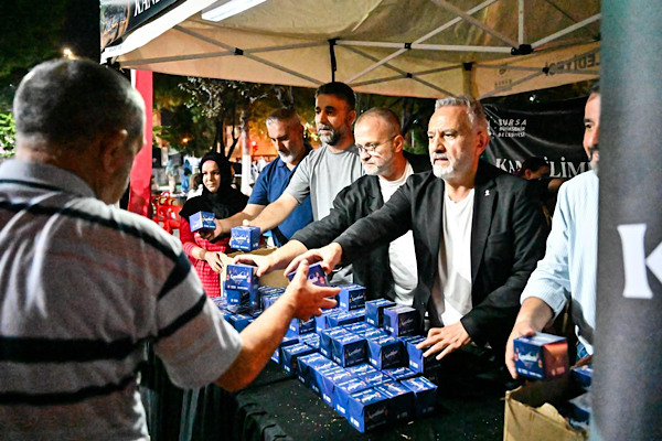 Bursa’da Mevlid Kandili’nde 30 camide kandil simidi ikram edildi