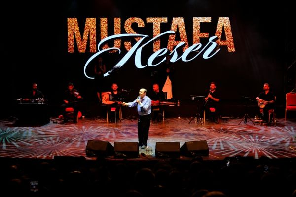 Bursa’da müzik ve kahkaha dolu gece