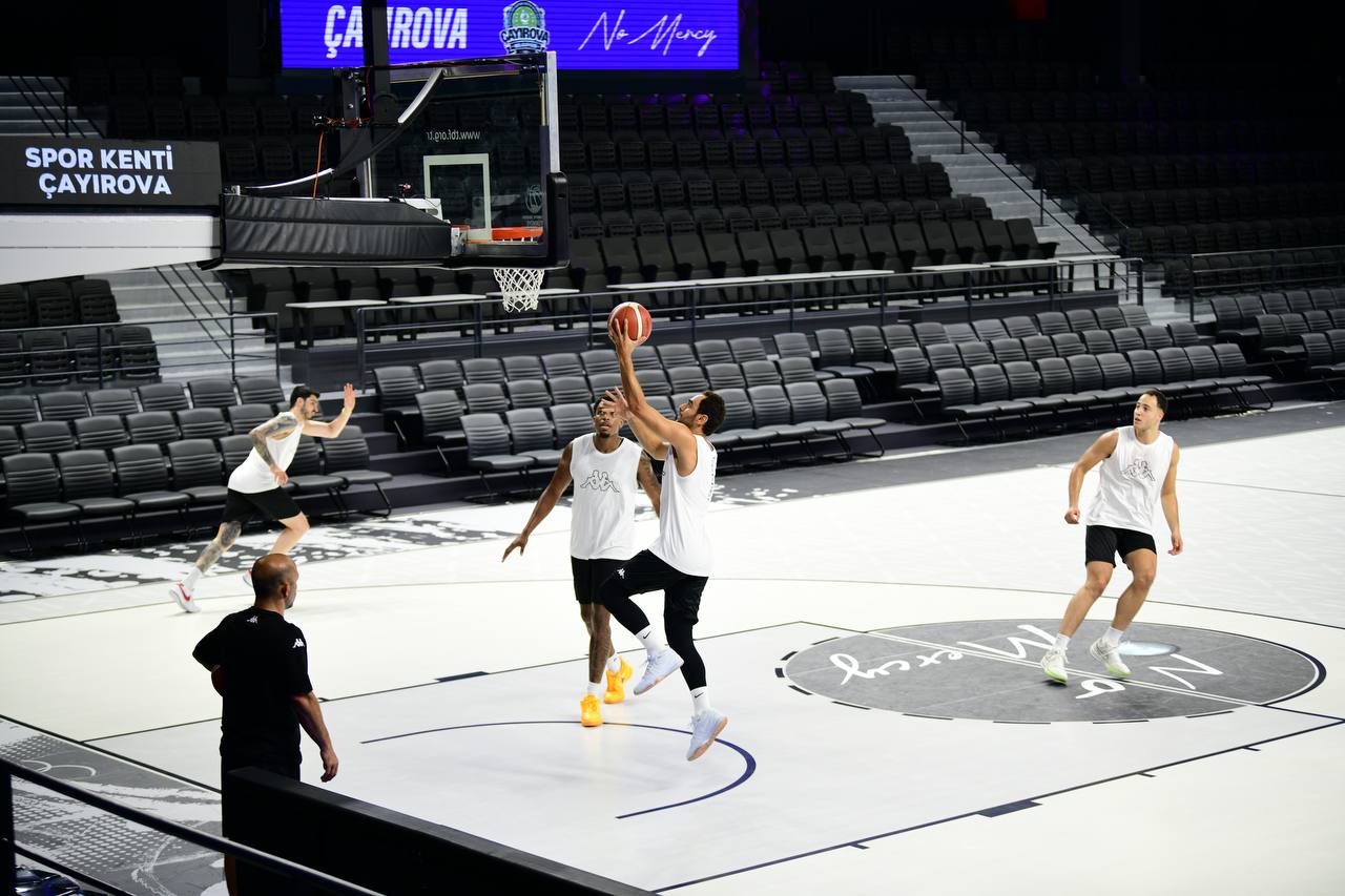 Çayırova Belediyesi Basketbol Takımı yeni sezonun ilk antrenmanını yaptı