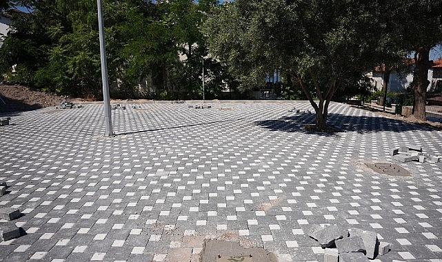 Çeşme Belediyesinden park ve spor alanlarında kapsamlı yenileme 