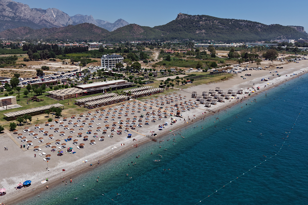 Çeşme'den Bodrum'a, Marmaris'ten Belek'e halk plajlarına yoğun ilgi