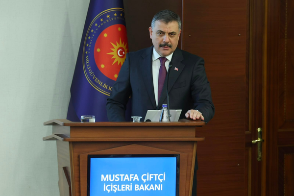 Çiftçi, Diyarbakır’da teşkilat mensuplarıyla bir araya geldi
