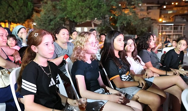 Çiğli'de Mahalle Sinema Günlerine Büyük İlgi