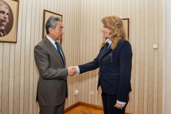 Çin Dışişleri Bakanı Wang Yi, Bulgaristan Cumhurbaşkanı Yotova ile görüştü
