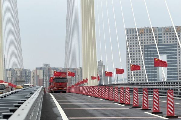 Çin ile KDHC arasındaki yeni köprü hizmete açıldı Çin ile KDHC arasındaki yeni köprü hizmete açıldı