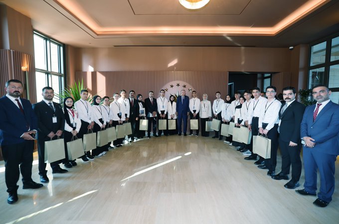 Cumhurbaşkanı Erdoğan, Maziden Atiye Programı öğrencilerini Bitlis'te kabul etti Cumhurbaşkanı Erdoğan, Maziden Atiye Programı öğrencilerini Bitlis'te kabul etti