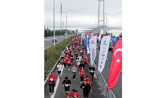Cumhuriyet sevgisi Osmangazi Köprüsü'ne sığmadı