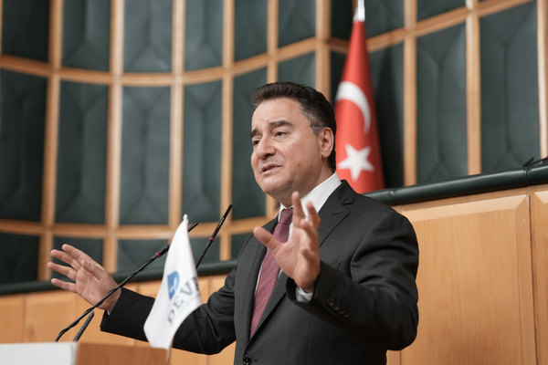 DEVA Partisi Genel Başkanı Babacan: Dertleri dertlilerden dinledik DEVA Partisi Genel Başkanı Babacan: Dertleri dertlilerden dinledik