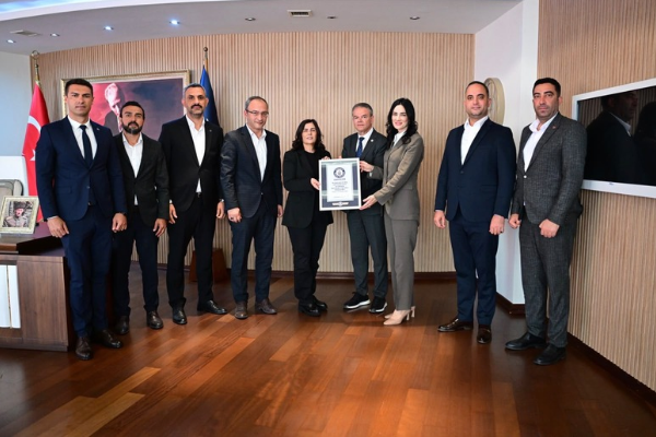 Didim Zeytin Festivali'nde Guinness Dünya Rekoru sertifikası sunuldu Didim Zeytin Festivali'nde Guinness Dünya Rekoru sertifikası sunuldu