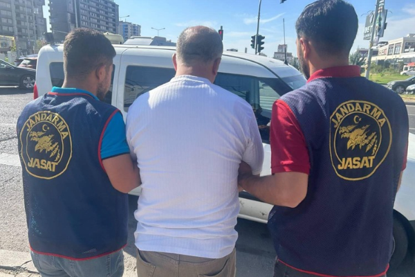 Diyarbakır’da aranan 86 kişi yakalandı Diyarbakır’da aranan 86 kişi yakalandı