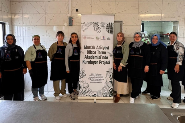 Düzce’de mutfak atölyesi kursiyerleri tadım gününde ürünlerini tanıttı Düzce’de mutfak atölyesi kursiyerleri tadım gününde ürünlerini tanıttı