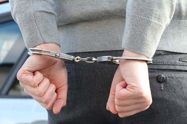Düzeltme-Bakırköy’de tahliye vaadiyle para isteyen 4 şüpheli suçüstü yakalandı