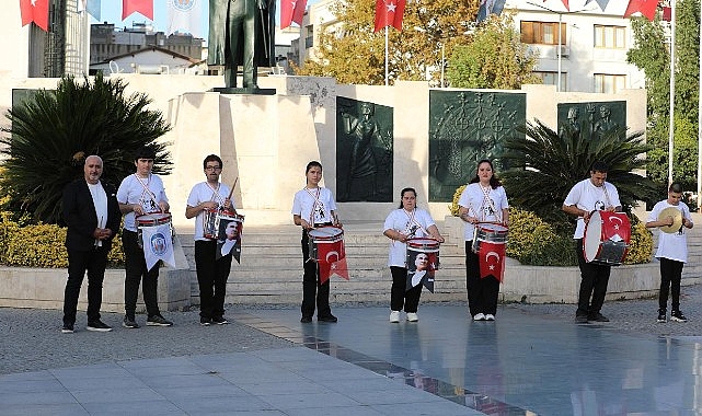 Efes Selçuk'ta Engel Tanımayan Gençlerden Cumhuriyet Coşkusu