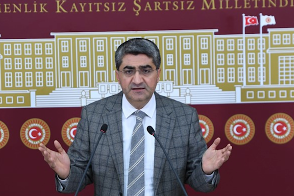 Ekmen’den Mersin’deki  belediye başkanları için tutuksuz yargılama çağrısı