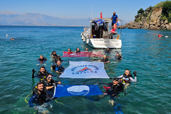 Erenkuş Plajı’nda deniz dibi temizliği Erenkuş Plajı’nda deniz dibi temizliği