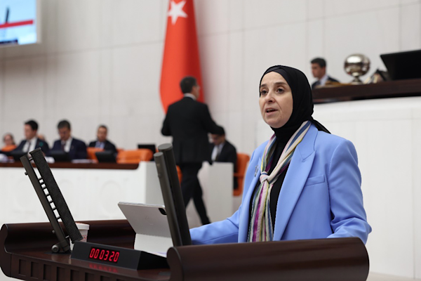 Esen: Gençler geleceğini Türkiye’de kuracak