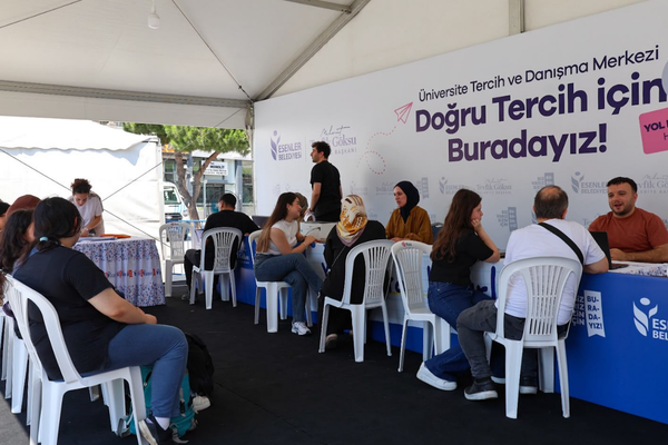 Esenler Belediyesi'nden üniversite adaylarına ücretsiz tercih danışmanlığı