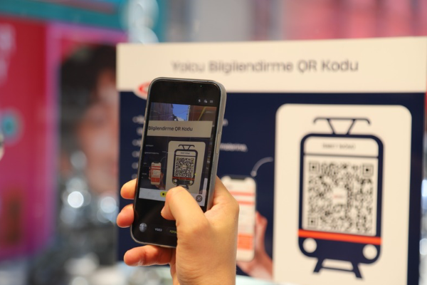 ESTRAM’dan tramvay duraklarına QR kodlu bilgilendirme sistemi