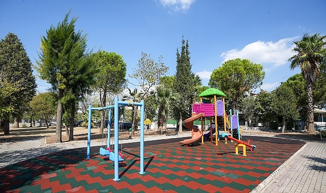 Gaziemir'in parklarında bakım ve yenileme çalışması