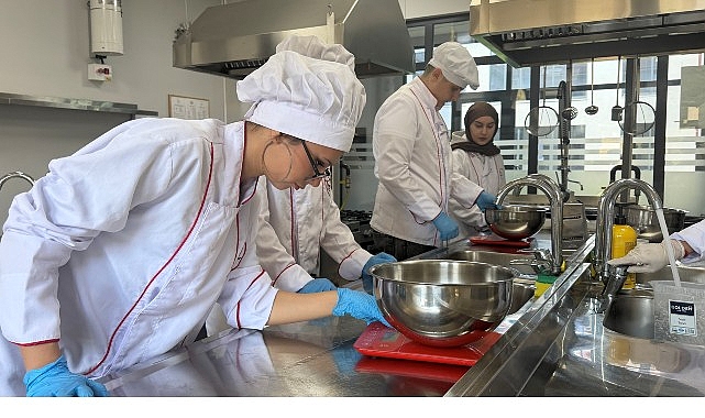 Gebze Beyaz Kalpler donanımlı gençler yetiştiriyor