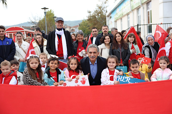 Gemlik’te minikler Cumhuriyet Bayramı’nı kutladı Gemlik’te minikler Cumhuriyet Bayramı’nı kutladı