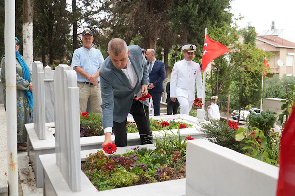 Gölcük’te 30 Ağustos kapsamında gazi ve şehit aileleri ziyaret edildi Gölcük’te 30 Ağustos kapsamında gazi ve şehit aileleri ziyaret edildi