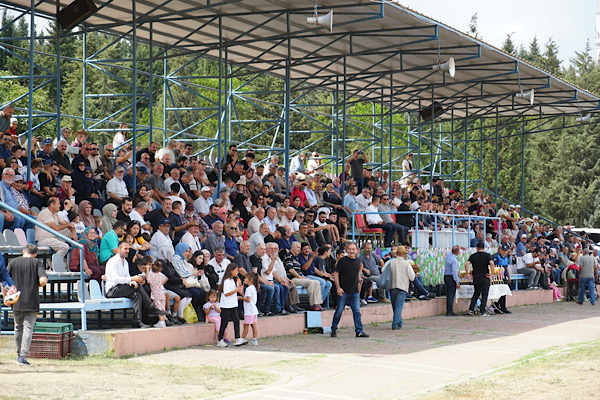 Gölcük’te Geleneksel Rahvan At Yarışları düzenlendi Gölcük’te Geleneksel Rahvan At Yarışları düzenlendi