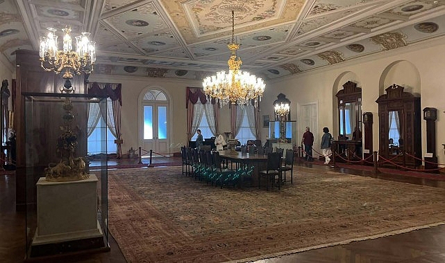 Güz Gezileri'nin ekim ayı programı, Dolmabahçe Sarayı ziyaretiyle başladı Güz Gezileri'nin ekim ayı programı, Dolmabahçe Sarayı ziyaretiyle başladı