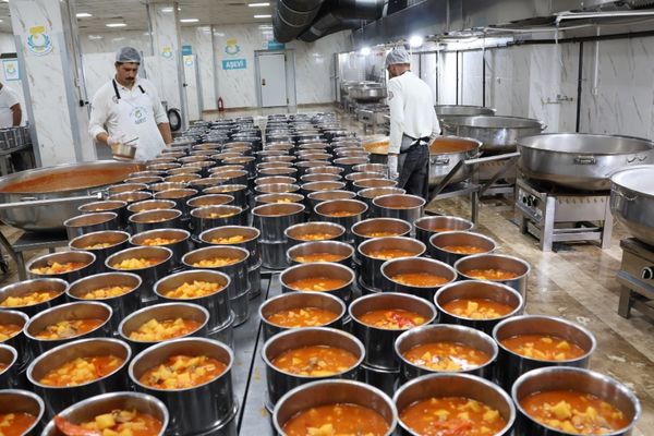 Haliliye Belediyesi günlük 4 bin 898 kişiye sıcak yemek ulaştırıyor