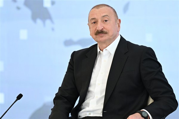 İlham Aliyev ve Şevket Mirziyoyev Bakü’de bir araya geldi İlham Aliyev ve Şevket Mirziyoyev Bakü’de bir araya geldi
