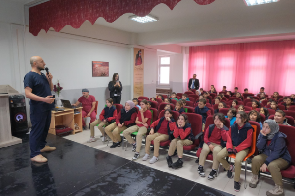İnegöl’de öğrencilere hayvan sevgisi ve doğru yaklaşım eğitimi verildi İnegöl’de öğrencilere hayvan sevgisi ve doğru yaklaşım eğitimi verildi