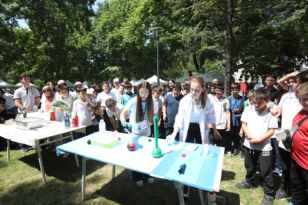 İnegöl’de TÜBİTAK 4006-C İlçe Bilim Festivali gerçekleştirildi İnegöl’de TÜBİTAK 4006-C İlçe Bilim Festivali gerçekleştirildi