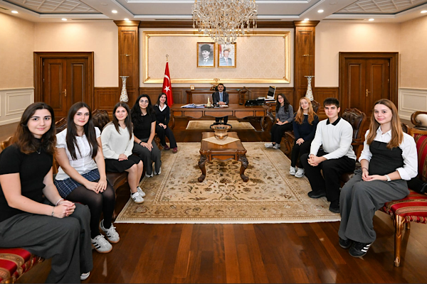 İnsanlığa Pozitif Etki Rehberlik ve Aksiyonu Gençlik Derneğinden Vali Aktaş’a ziyaret İnsanlığa Pozitif Etki Rehberlik ve Aksiyonu Gençlik Derneğinden Vali Aktaş’a ziyaret