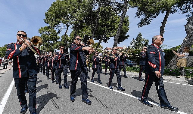 İzmir'in tarihine 83 yıldır “müzikle" tanıklık ediyorlar