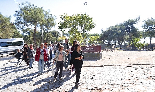 İzmirliler, Kültürel Miras Gezileriyle Konak'ı keşfediyor