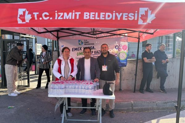 İzmit Belediyesi KPSS adaylarına sınav öncesi destek verdi İzmit Belediyesi KPSS adaylarına sınav öncesi destek verdi