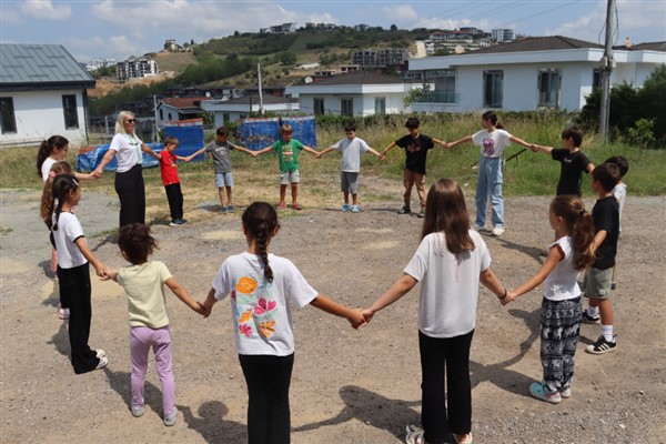 İzmit'te geleneksel oyun etkinlikleri Kabaoğlu Mahallesi'nde düzenlendi İzmit'te geleneksel oyun etkinlikleri Kabaoğlu Mahallesi'nde düzenlendi