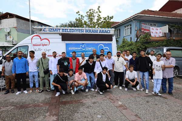 İzmit’te umre yolculuğuna çıkacak vatandaşlar uğurlandı İzmit’te umre yolculuğuna çıkacak vatandaşlar uğurlandı