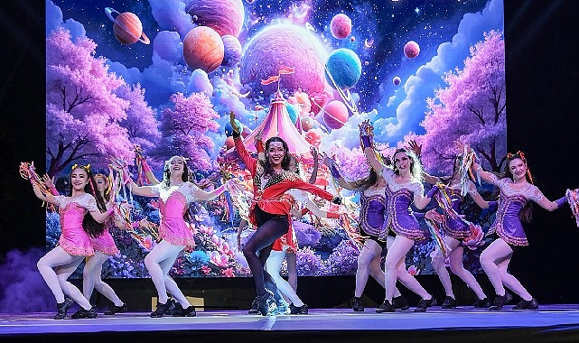 Karneval'da çocuklar Luna'nın ışığı ile büyülendi