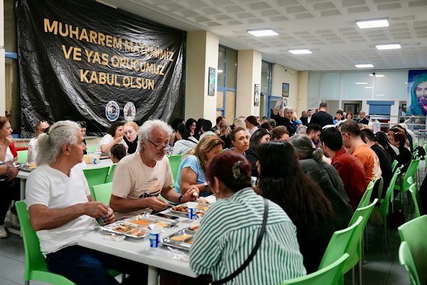 Kartal Cemevi’nde Muharrem ayının ilk orucu açıldı Kartal Cemevi’nde Muharrem ayının ilk orucu açıldı