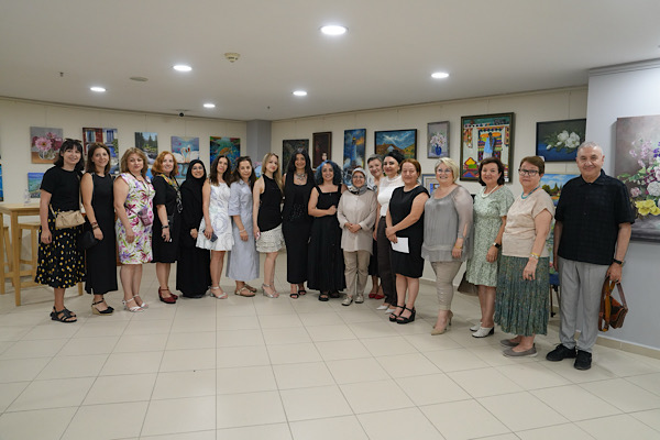 Kartal'da "Hayallerden Renklere, Renklerden Tuvale" adlı resim sergisi açıldı Kartal'da "Hayallerden Renklere, Renklerden Tuvale" adlı resim sergisi açıldı