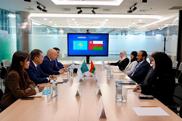 Kazakistan ve Umman, ekonomik ve yatırım iş birliğini görüştü