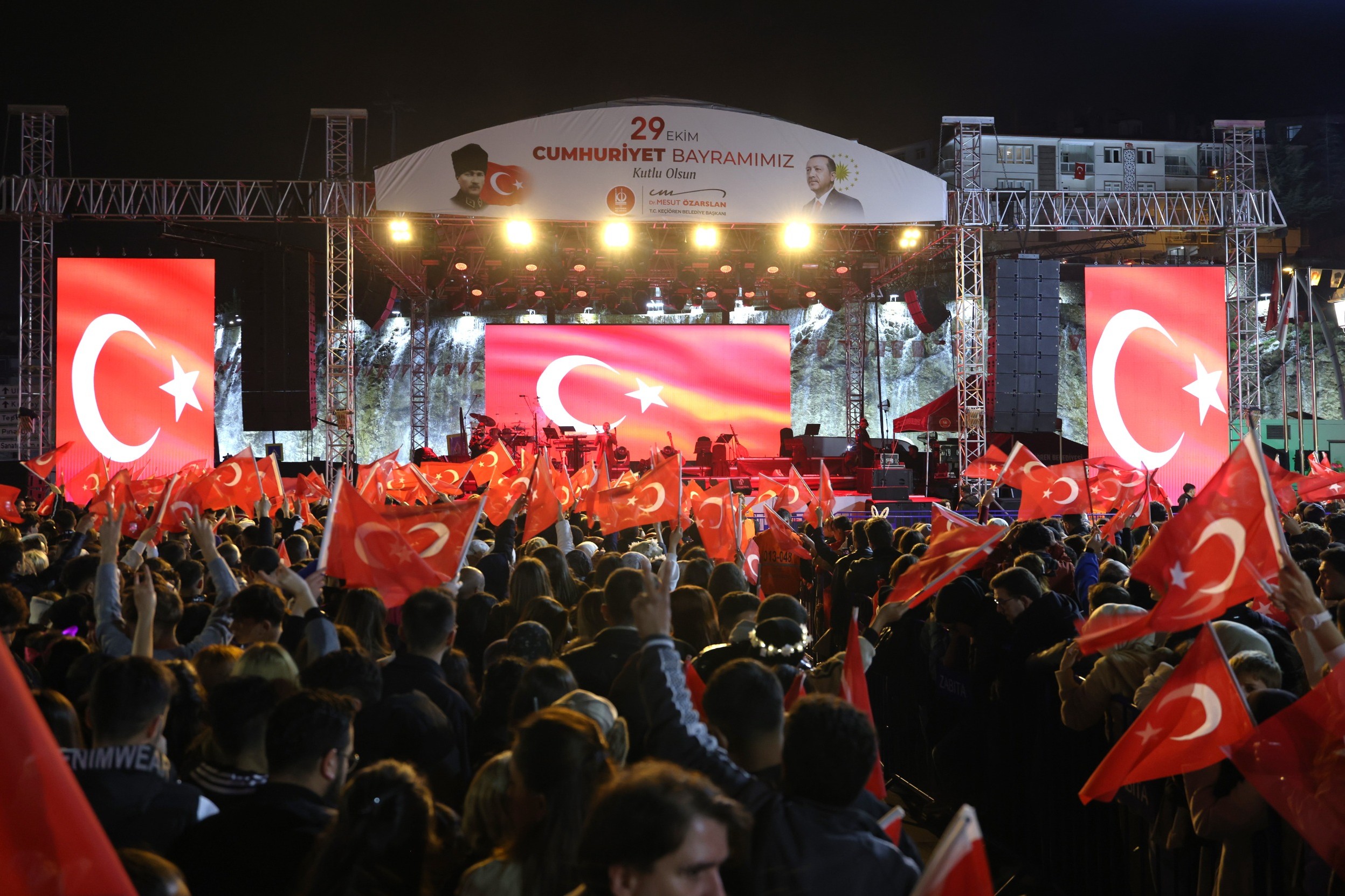 Keçiören'de 103. yıl sevinci konserlerle devam ediyor Keçiören'de 103. yıl sevinci konserlerle devam ediyor