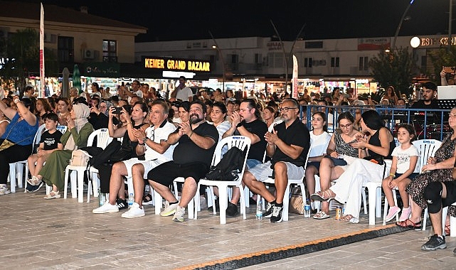 Kemer Belediyesi Cumhuriyet Orkestrası sahne aldı 